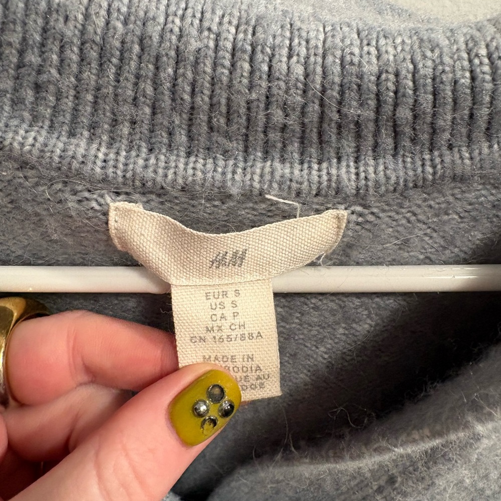 collared sweater - Picture 2 of 2